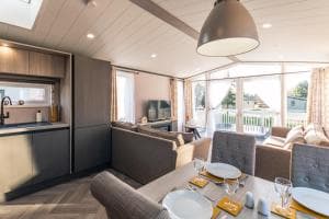 Ebor Lodge With Hot Tub Image 2