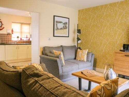 The Fox's Den, Whitby Image 3