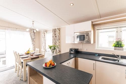 Bluebell Lodge with Hot Tub Image 2