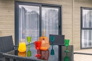 Honeysuckle Lodge with Hot Tub Image 2