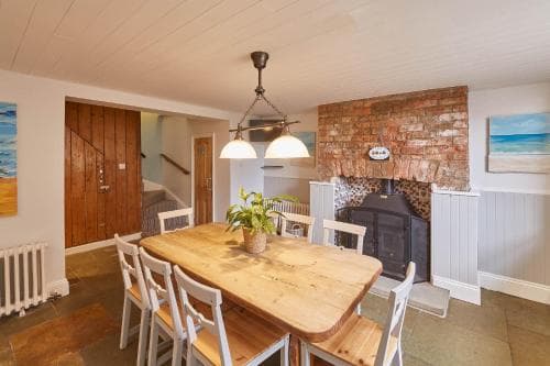 Host & Stay - Rock Pipit Image 3