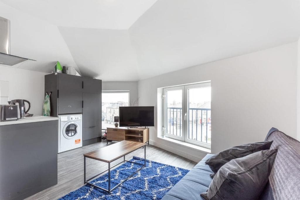 Lovely 2 Bed apartment close to city centre Image 1