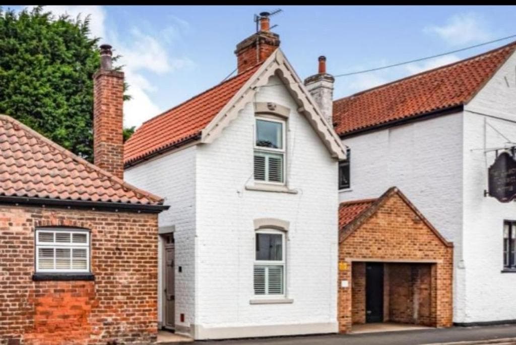 Charming 2-Bed Cottage on outskirts of Beverley Image 1