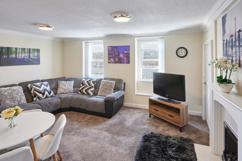 Host & Stay - Cobblers Cottage Image 1