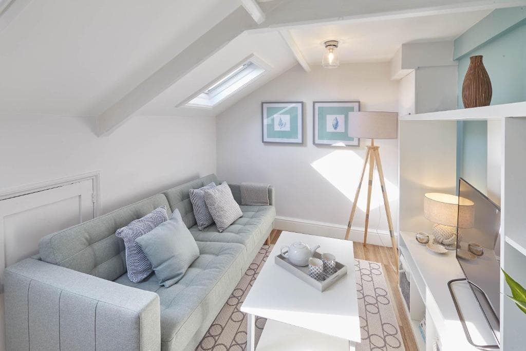 Host & Stay - Cooks Cabin Image 1