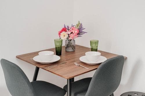 Florence Avenue, Apartment 1 Image 2