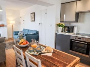 Sunshine Cottage Image 2