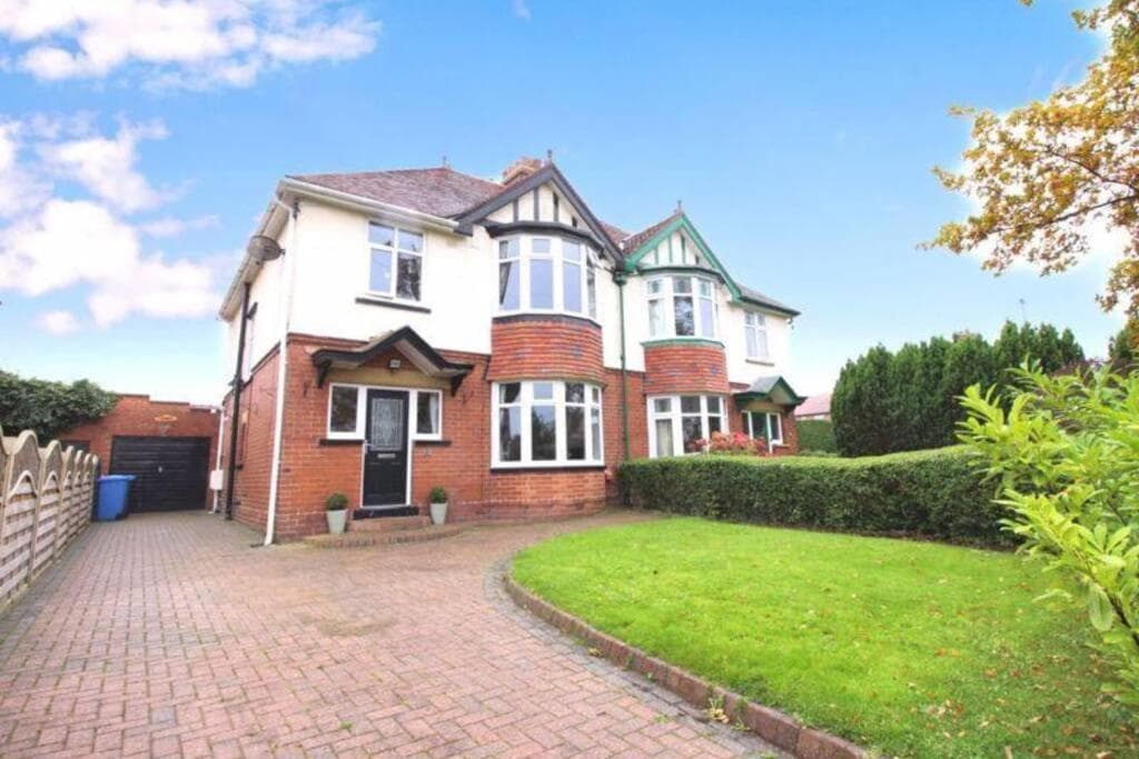 Acacia Breezes - Delightful Scarborough Semi Image 1