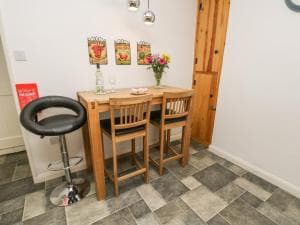 Cloverleaf Cottage Image 2