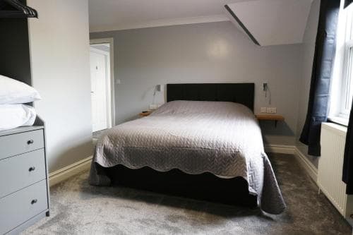 Number 33 Room Only Image 2