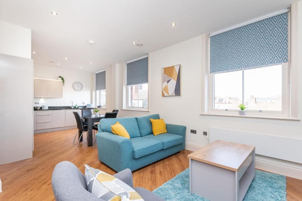 Pass the Keys Hunter House - Spacious & Modern Duplex with Private Parking Image 3