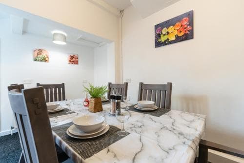 Favour Spacious Inn By Jesouth Image 3