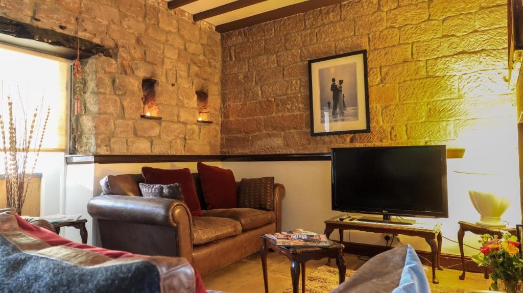 Commerce Cottage Image 1