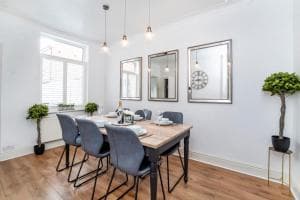 Amberley House, York - with Hot Tub -Free Parking Image 2