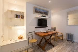 Seaside Hideaway - With parking Image 2