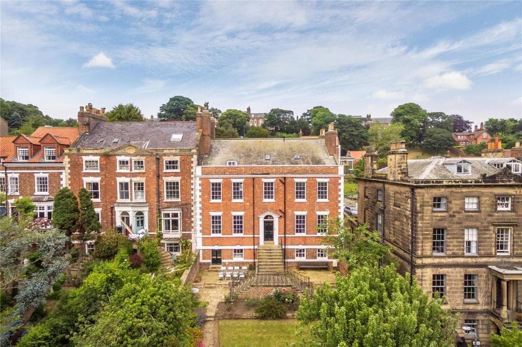 Thistlebank Townhouse Image 1