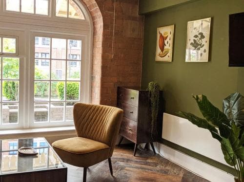 The Botanist's Hideout - Luxury Retreat with Parking Image 3