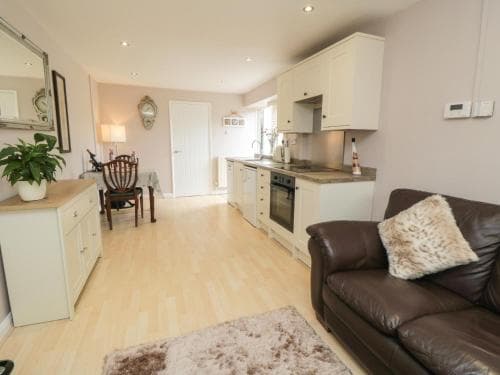 Smiths Cottage Image 1