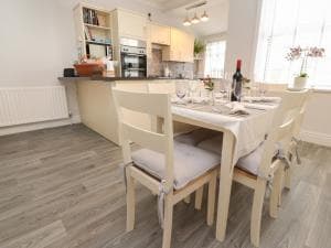 Acorn Cottage Image 2