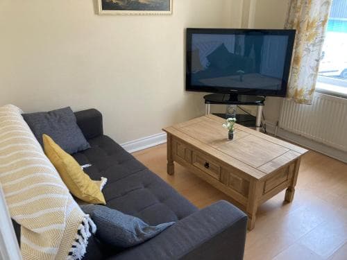 The snuggly den apartment Image 3