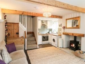 9 Little Street Image 1