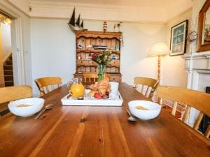 Sheen Cottage Image 3