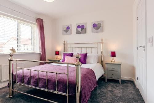 Oakley - Large, Elegant, Dog Friendly & Parking Image 2