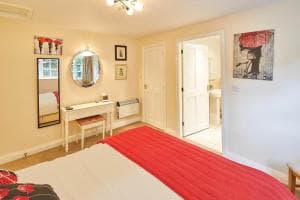 Host & Stay - Heron Cottage Image 2