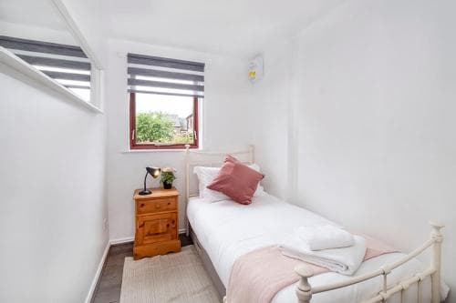 30 Fewster Way York Image 3