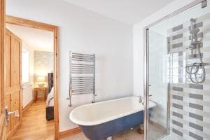 Host & Stay - Little Treasure Image 2