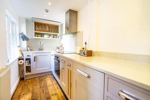 Chez Mannion Image 3