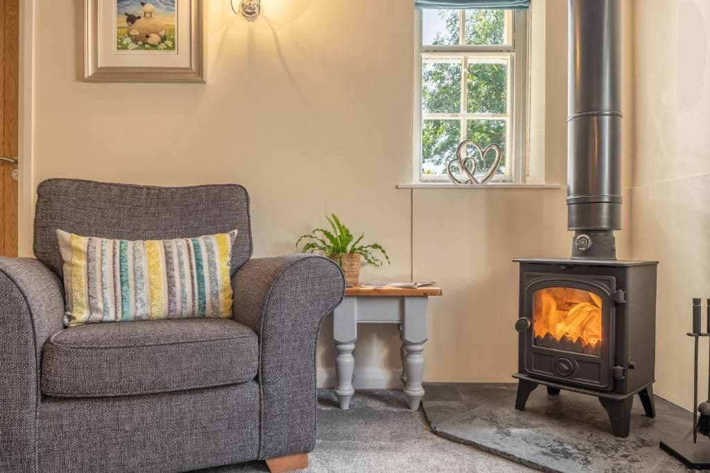 White Rose Cottage Image 1