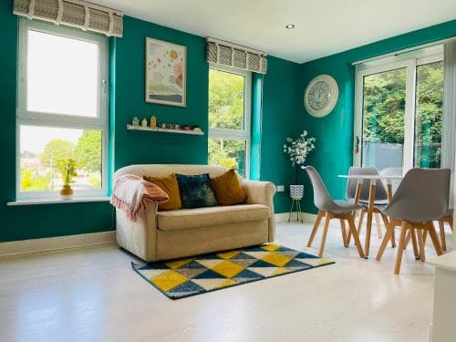 Cheerful 2-bed townhouse in Wakefield with parking Image 3