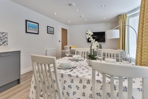 Belle House, Apt 5 Image 6