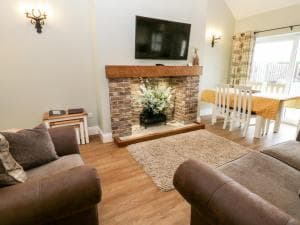 Cartwheel Cottage Image 2
