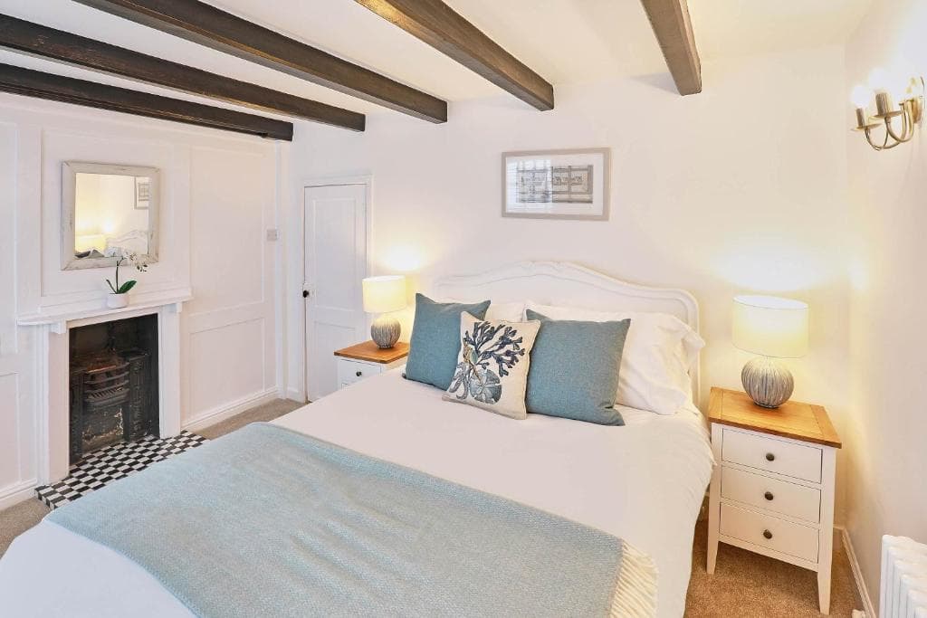 Host & Stay - Mast Cottage Image 1