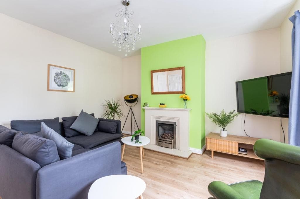Pass the Keys 2 Bed with Garden Parking and York Minster views Image 1