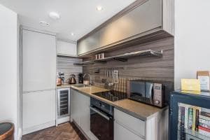 Chic one bed apartment- City Living in converted Cocoa Warehouse York PARKING Image 2