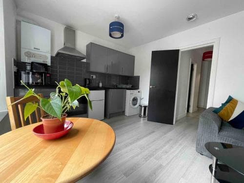 Practical Apartment in Prime Location Image 1