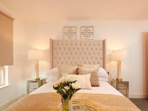 Deluxe City Centre Apt Balcony View Free Parking Image 3