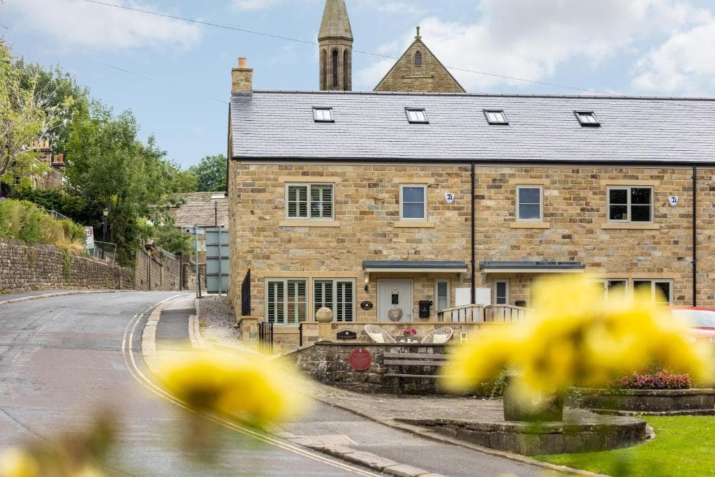 Centrally located Mews House in Pateley Bridge in the heart of the Yorkshire Dales Image 1