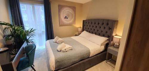 Luxury One Bedroom Apartment Within the City Walls Image 3