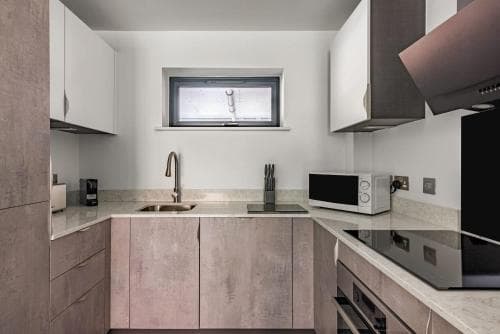 Brand New Apartment In The Heart Of York With Free Parking Image 4