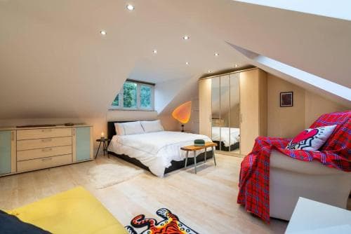 Grand & Unique 6BR Property in Great Location Image 3