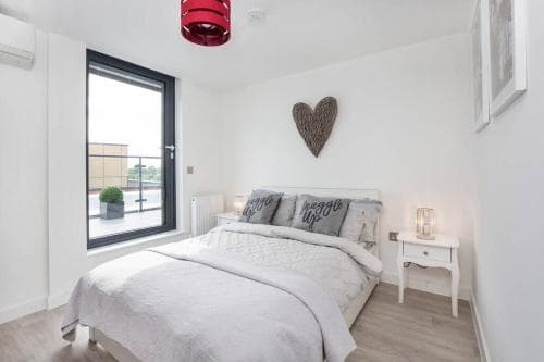 2 Bedroom Penthouse - large balcony - Minster view Image 2