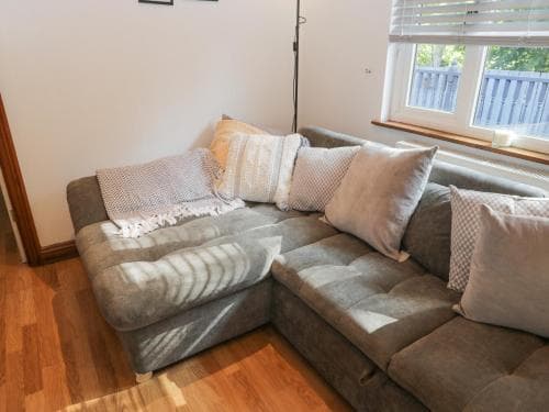 No 77- Honey Bee Lodge Image 3