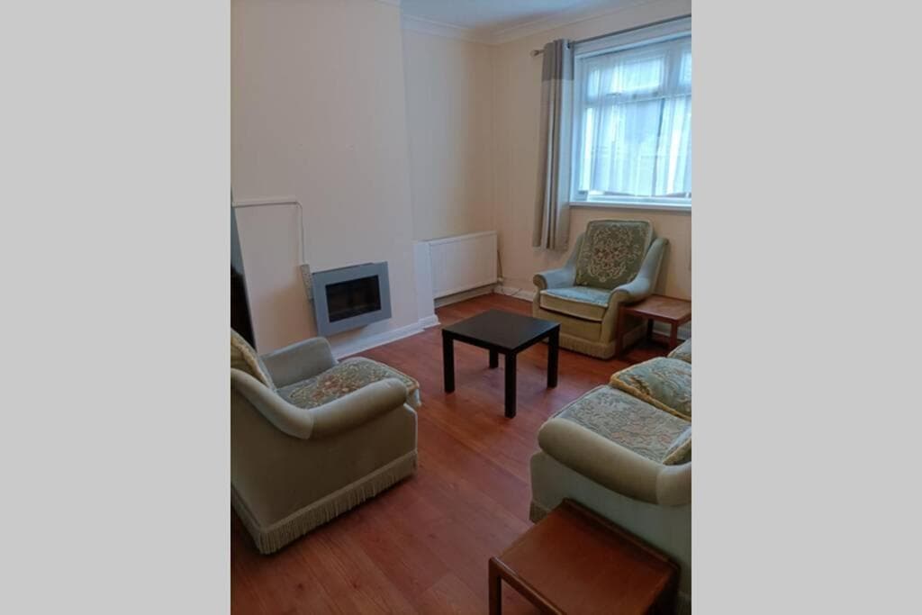 Entire House in a Quiet Residential Area Image 1