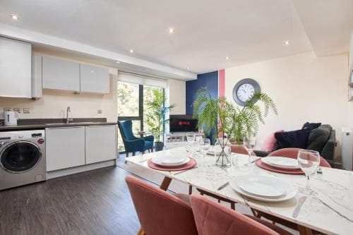 Boutique York Abode sleeps 6 - Parking Image 2