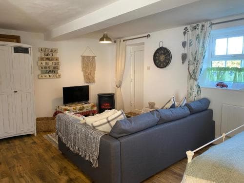 Wheelhouse - Grinkle Bell Cottage Image 3