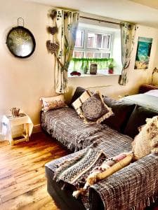 Wheelhouse - Grinkle Bell Cottage Image 2